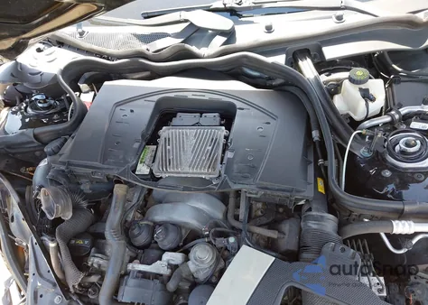 2010 Mercedes-Benz E 550 4Matic z USA, uszkodzony, nr VIN WDDHF9AB2AA147637